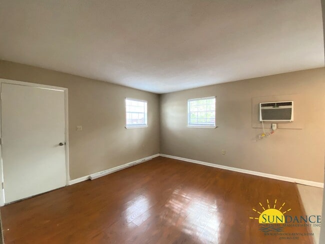 Building Photo - Quaint 2 Bedroom Unit in Fort Walton Beach