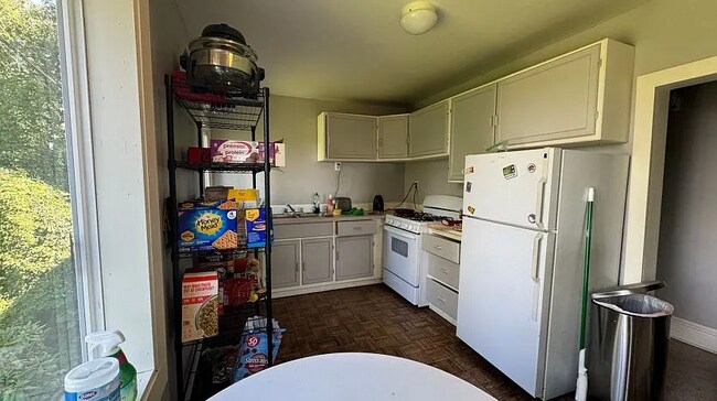 Foto del edificio - 10-Minute Walk to WWU with Plenty of Easy Street Parking