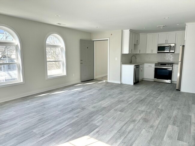 Building Photo - 79 Lawrence St