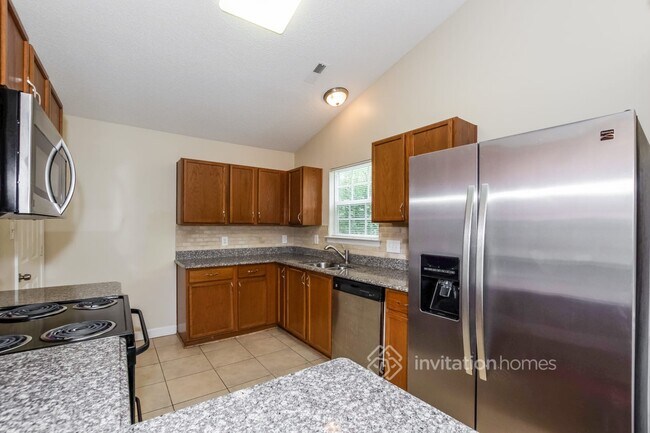 Building Photo - 2108 Genesis Dr