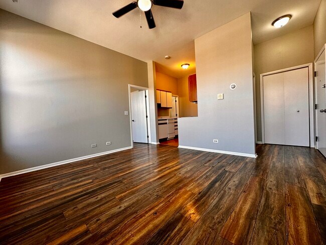 Foto del edificio - 556 W 37th St