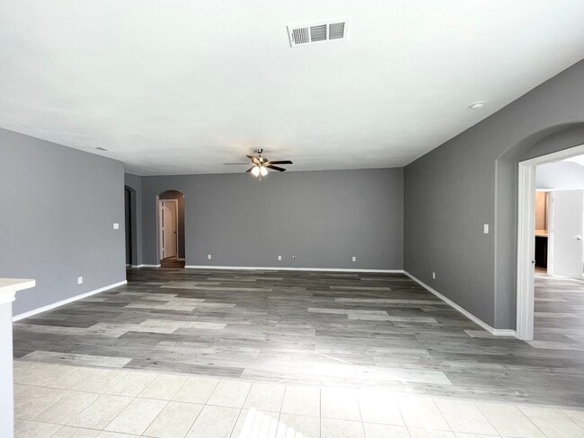 Building Photo - 1242 E Powell Ave