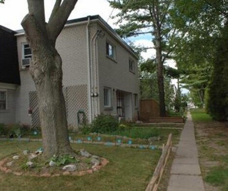 Photo du bâtiment - 200-206 Lakeshore Rd W