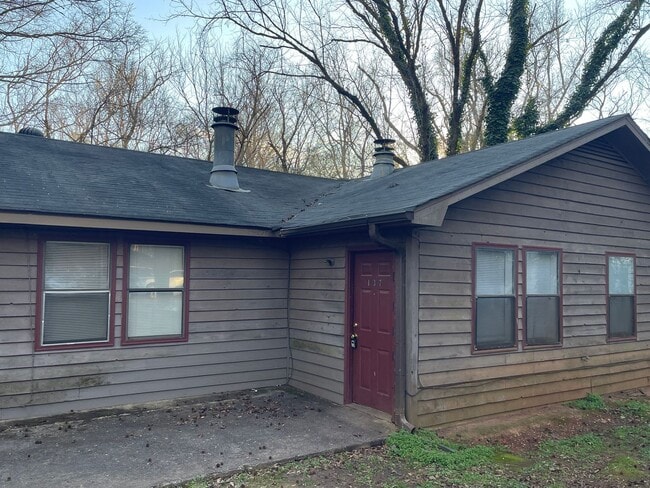 2 bedroom, 1 bath duplex is located on a cul-de-sac near Cedar Shoals High School - 2 bedroom, 1 bath duplex is located on a cul-de-sac near Cedar Shoals High School Townhome