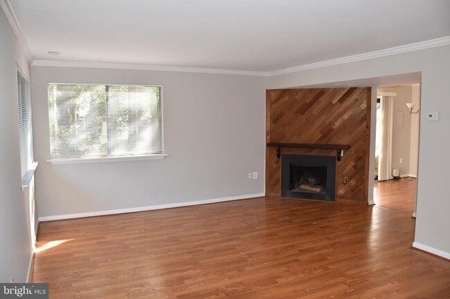 Building Photo - 10665 Myrtle Oak Ct