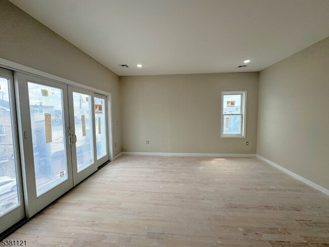 Building Photo - 385 Lafayette St