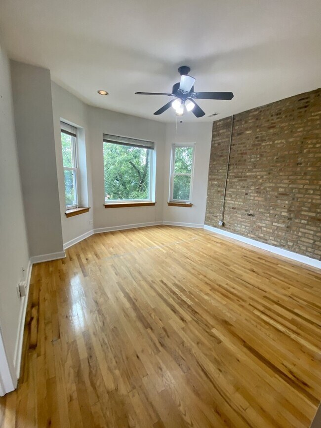Building Photo - 1454 N Fairfield Ave