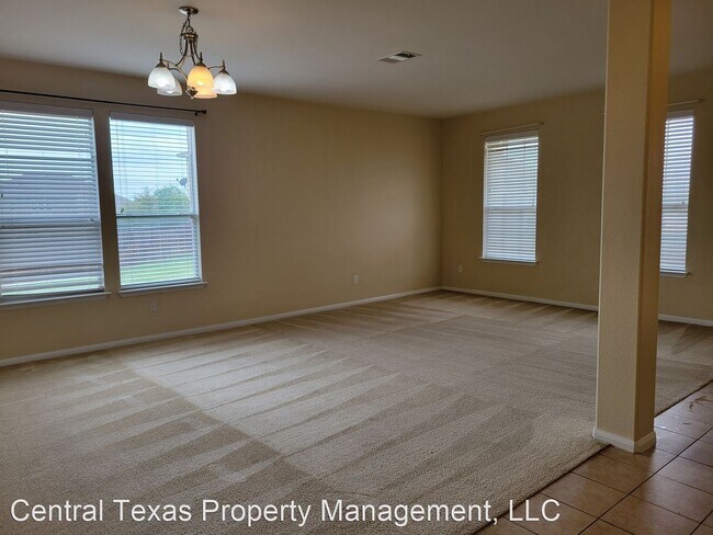 Foto del edificio - 6 br, 3.5 bath House - 2619 Red Fern Dr