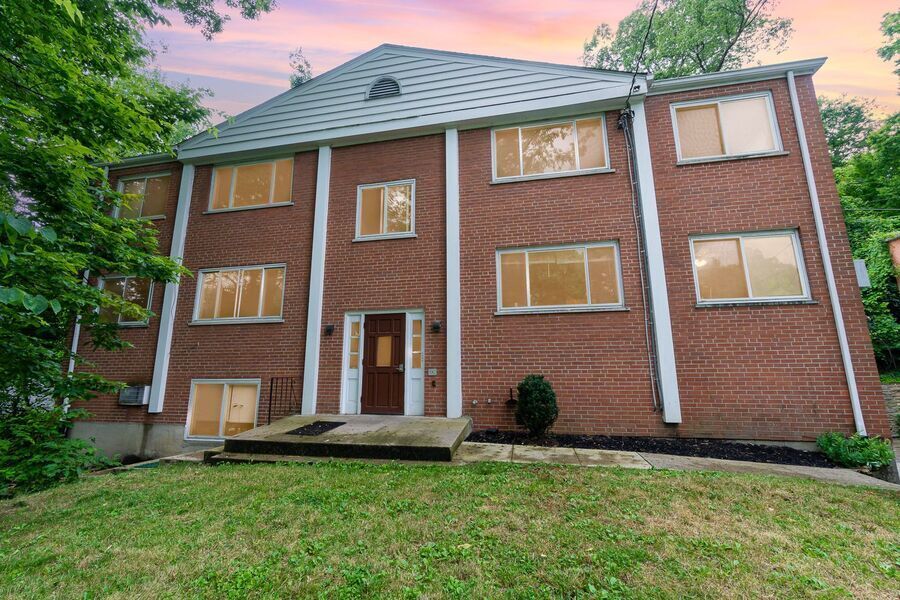 Primary Photo - 3525 Linwood Ave