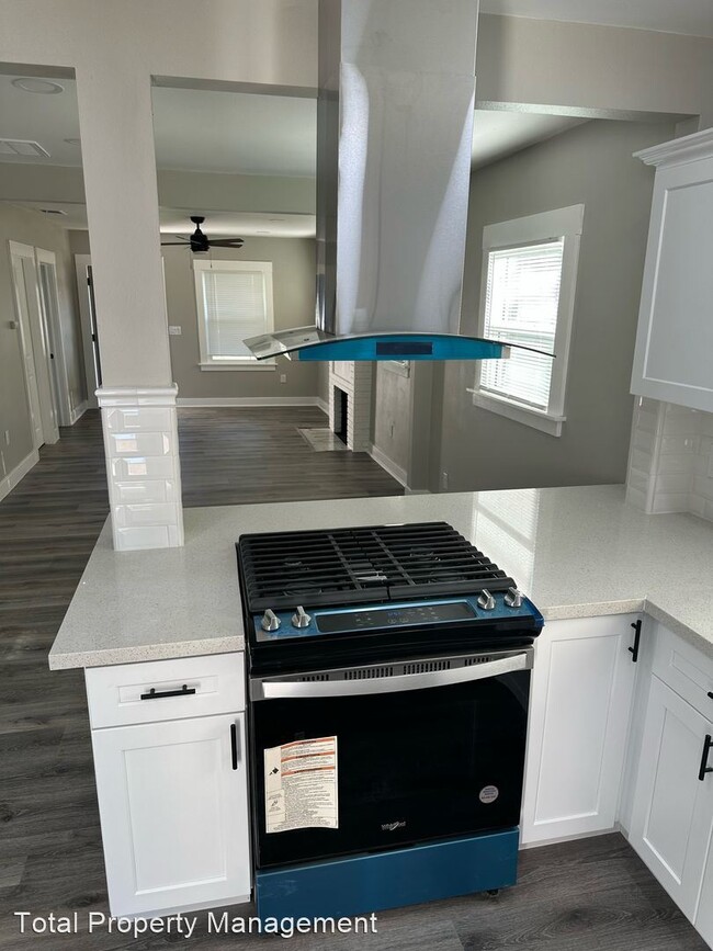 Foto del edificio - 3 br, 2 bath House - 625 E. Kern Ave.