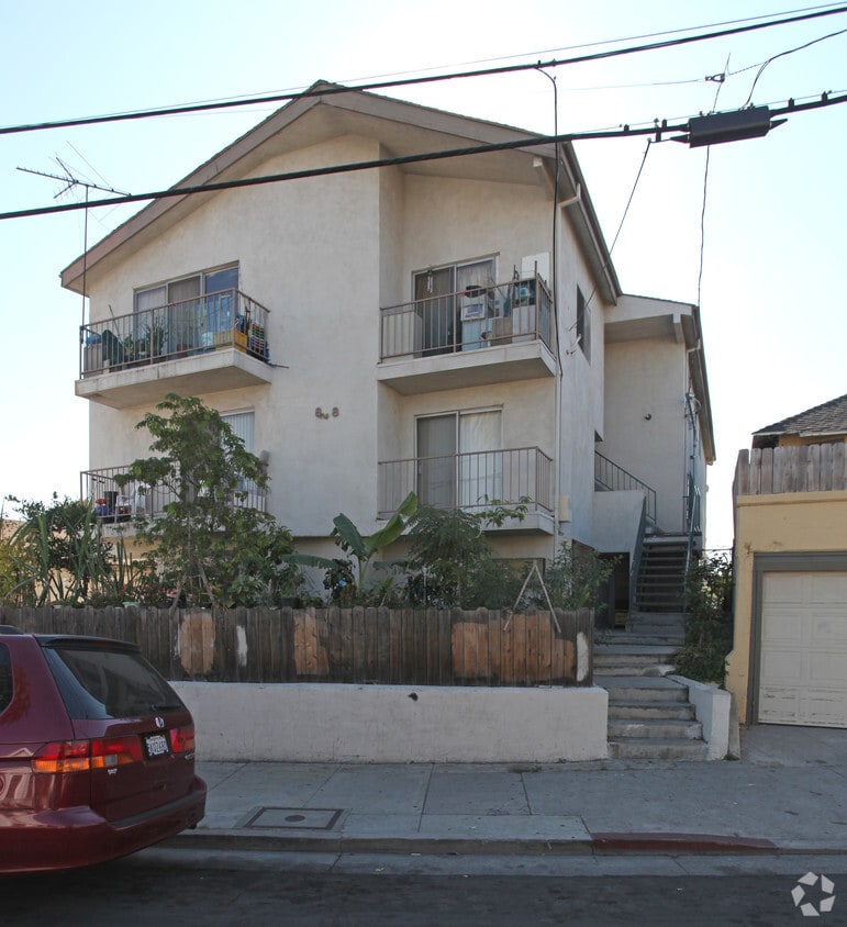 Primary Photo - 828 N Bunker Hill Ave