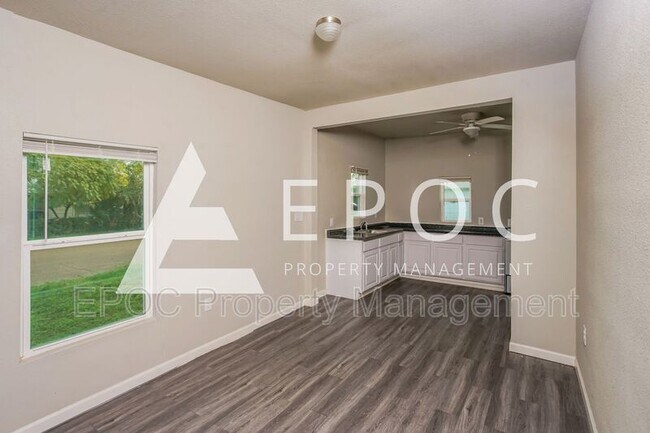 Foto del edificio - 2402 Summer Ave