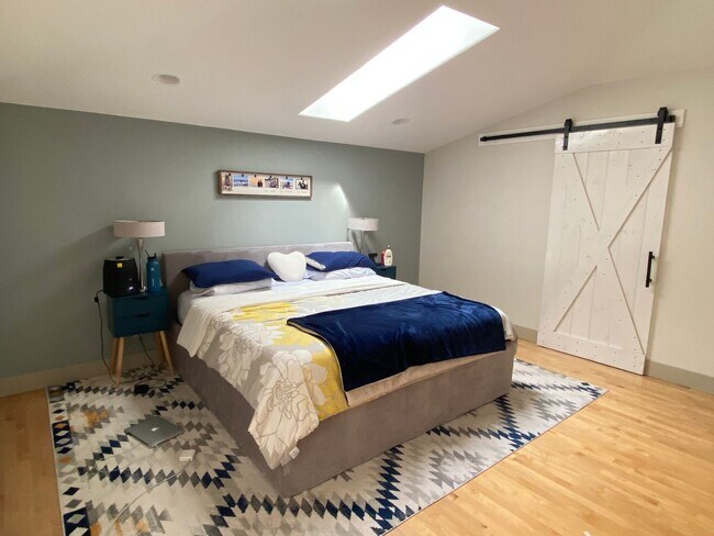 Foto del edificio - AVAILABLE NOW 3 BD 3.5 BA Townhome in Fremont