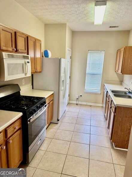 Building Photo - 658 Kenridge Way