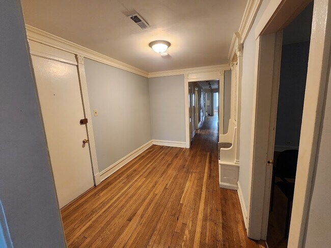 Building Photo - 4018 N Sheridan Rd