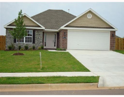 Building Photo - 2205 SW Huntwick Ave