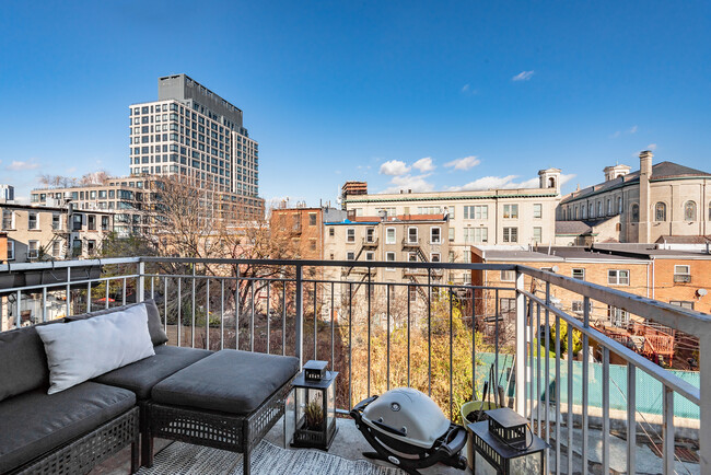 Building Photo - 659 Bergen St