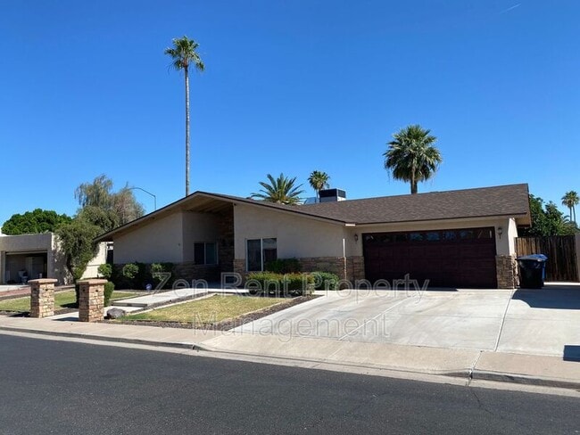 Building Photo - 815 W Juanita Cir