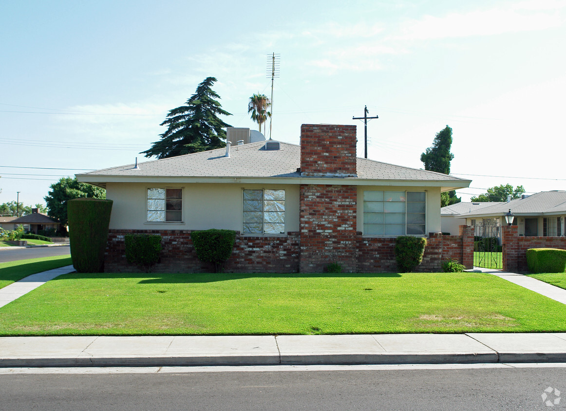 Primary Photo - 3303-3319 E Normal Ave