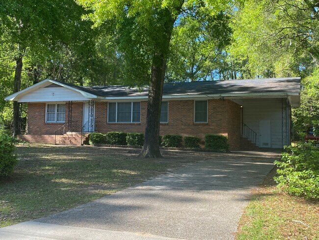 Building Photo - 4672 PINEWOOD DR N