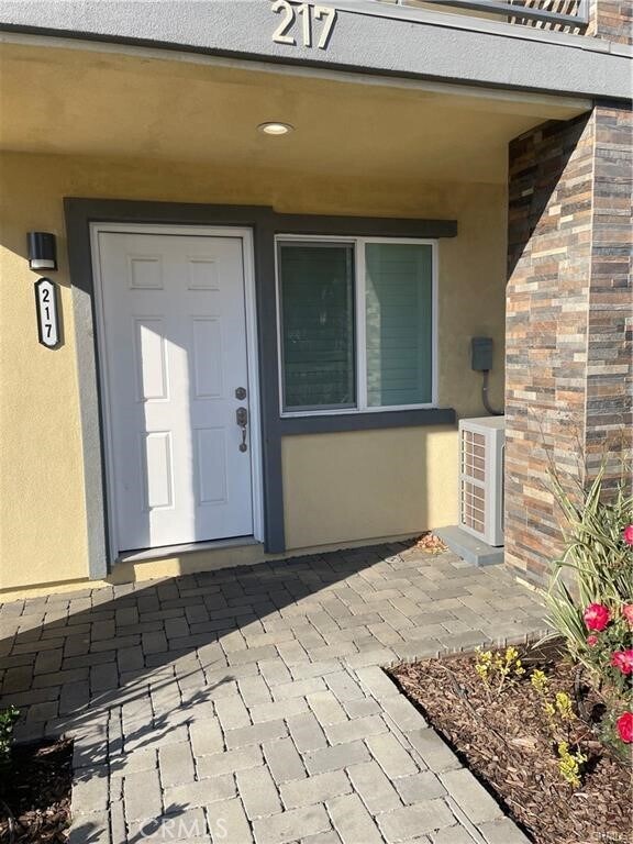 Foto principal - 217 N San Antonio Ave