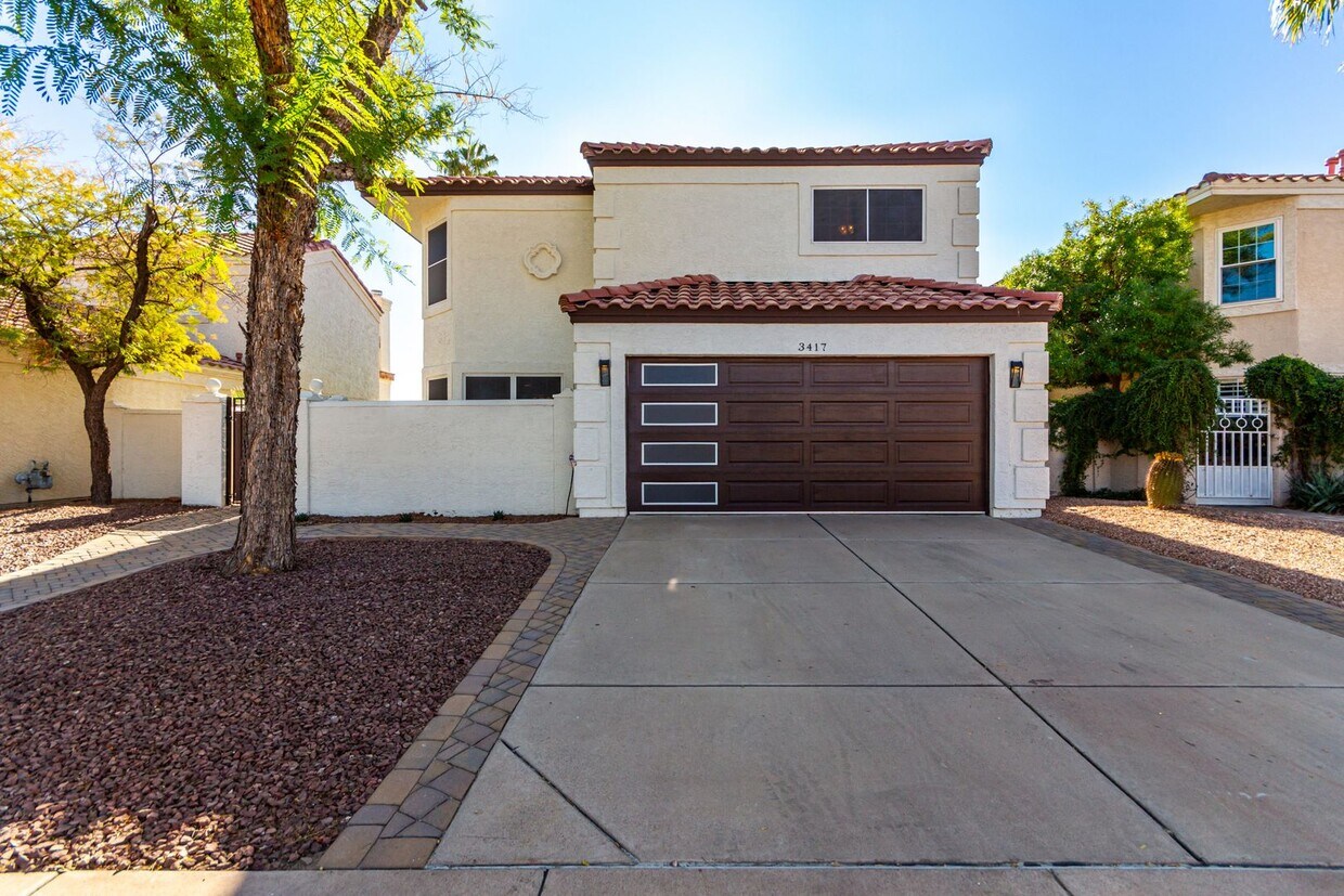 Primary Photo - 4 bedroom Lakefront Property