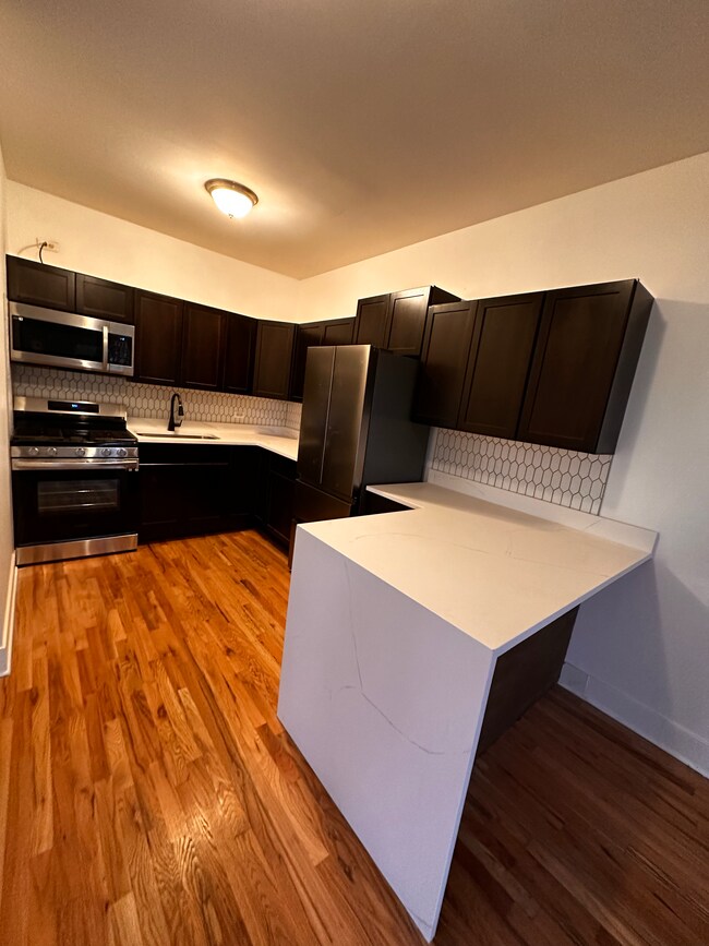 kitchen - 3457 S Prairie Ave