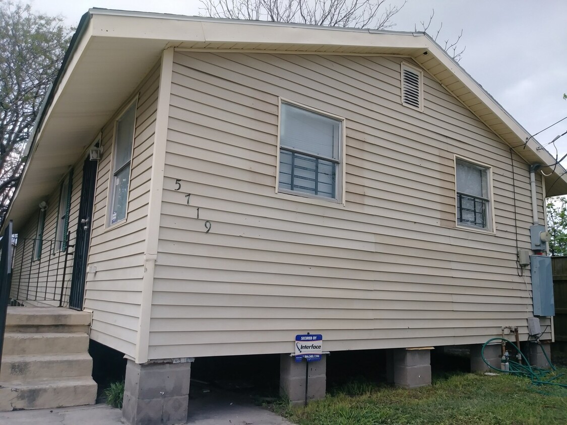 Primary Photo - 4 Bedroom Single Home