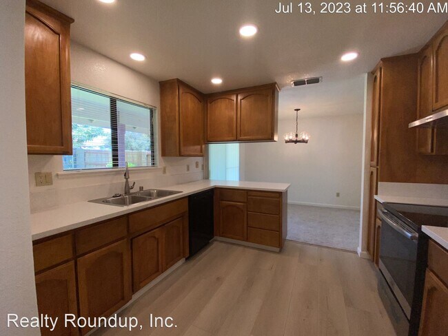 Building Photo - 3 br, 2 bath House - 128 Blue Water Cir