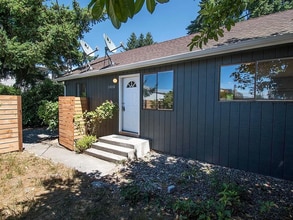 Building Photo - 14018 Midvale Ave N