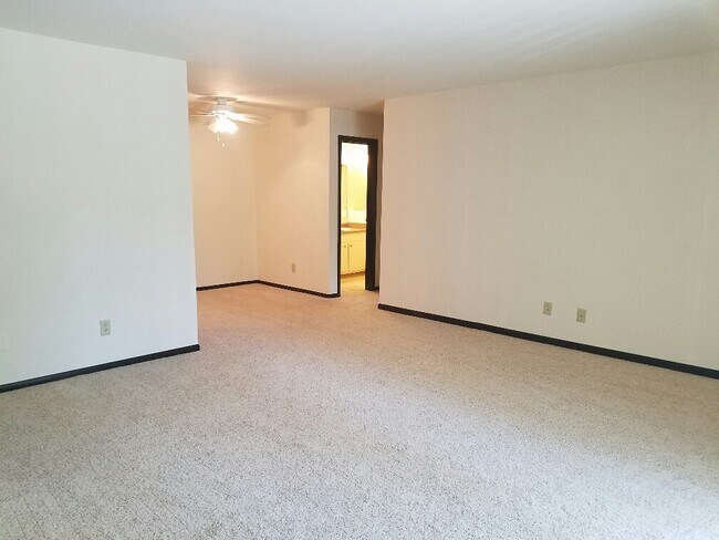 Building Photo - 202 Valorie Ln