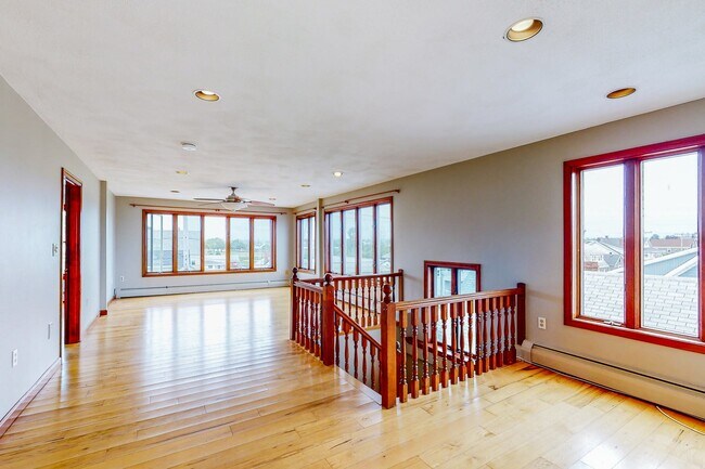 Foto del edificio - 966 Shirley St