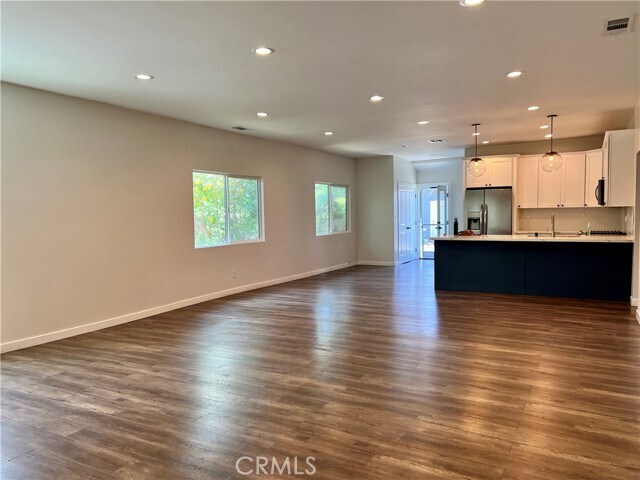 Building Photo - 1306 W 48th St