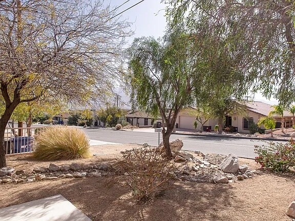 Foto del edificio - 12832 Miracle Hill Rd