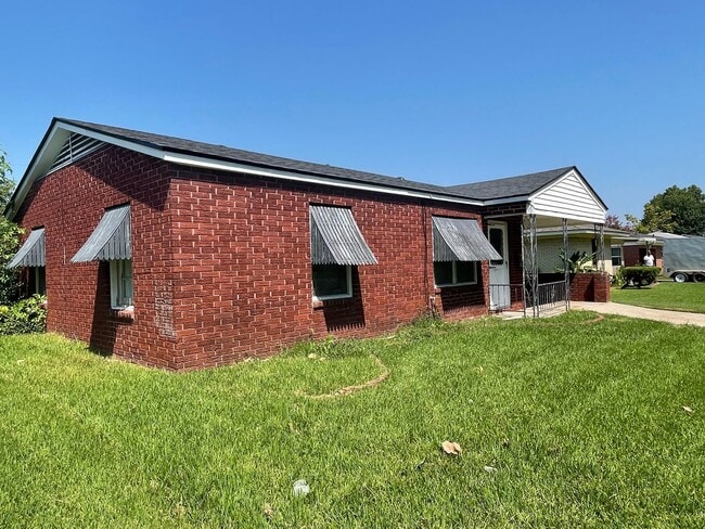 Building Photo - 909 Princeton Ave