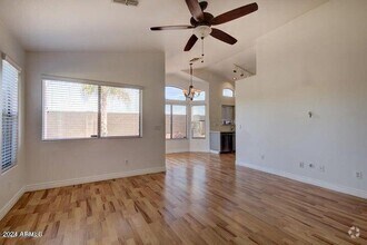 Building Photo - 2131 S Peppertree Dr
