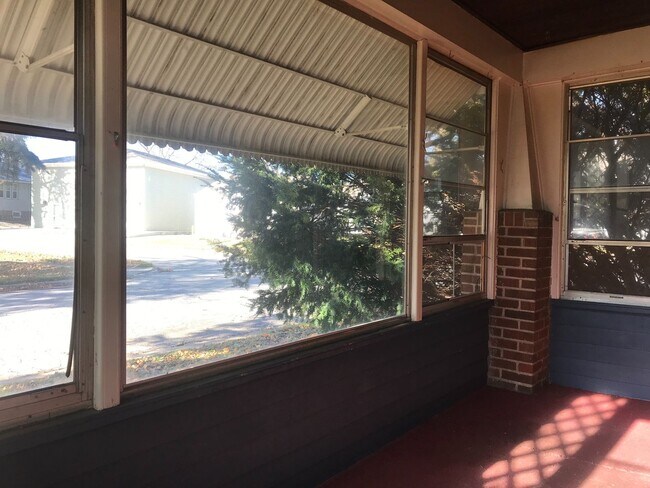 Foto del edificio - Cute 2 bedroom house $995