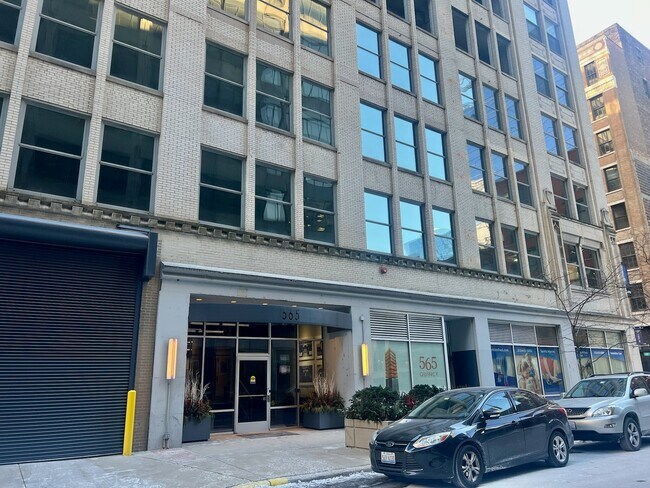Building Photo - 565 W Quincy St