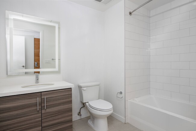 Building Photo - Picasso Brentwood