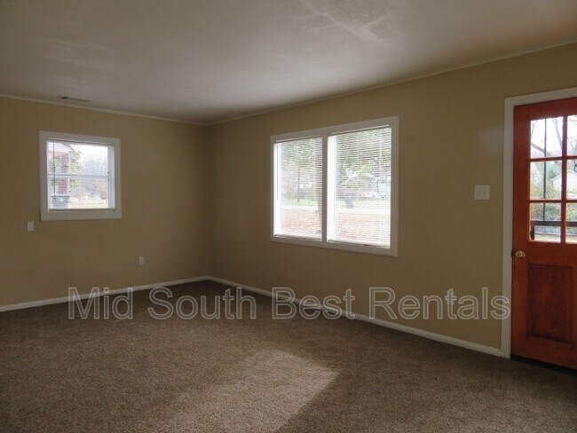 Building Photo - 886 Carrolton Ave