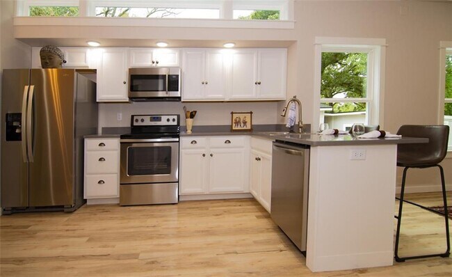 Foto del edificio - 1579 S Duncan Ave