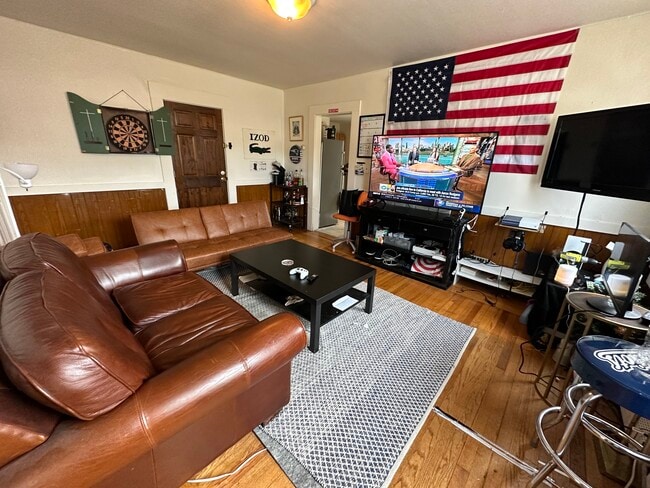 Building Photo - 53 W 7th St