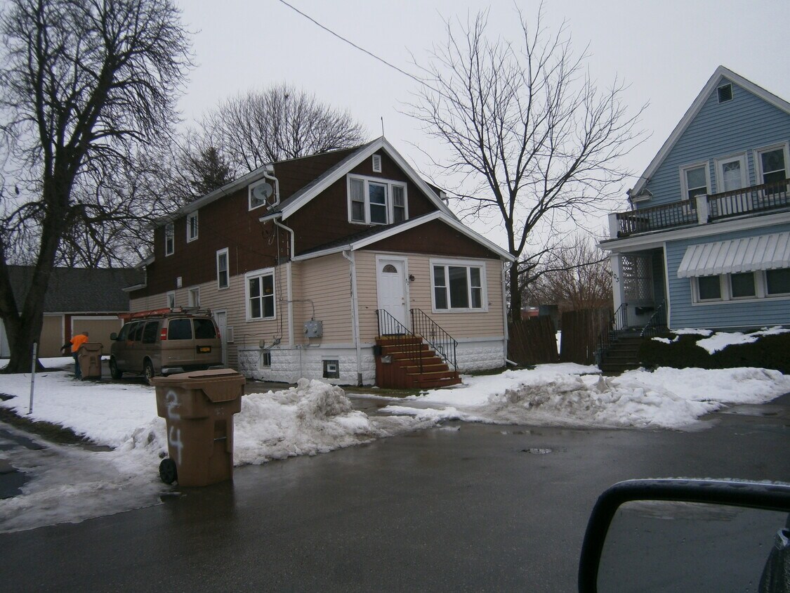 Front - 30 Atwood Pl