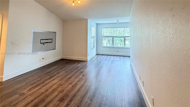 Building Photo - 643 Vista Isles Dr