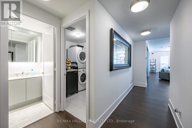 Photo du bâtiment - 1-401 Edgewater Dr