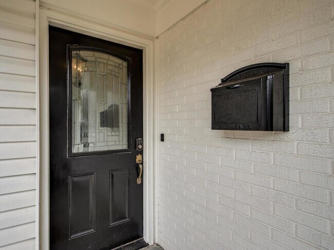 Building Photo - Charming 3-bedroom, 2-bathroom ranch-style home in the desirable Madison Park neighborhood!