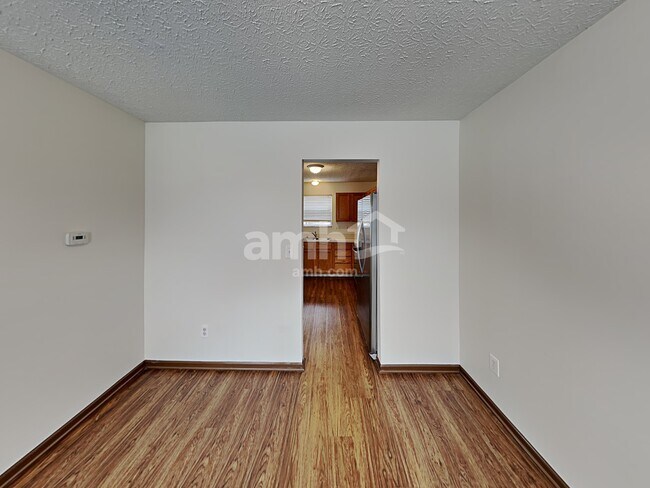 Foto del edificio - 6687 Jennyann Way