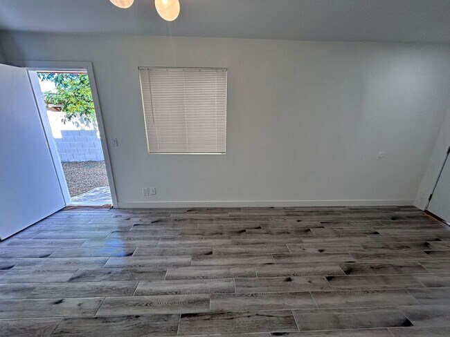 Building Photo - Scottsdale/Tempe Beautifully Remodeled 3 bed 2 bath with Yard!