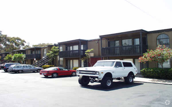 Building Photo - Villa Verde