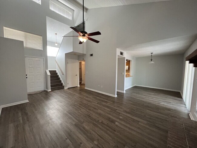 Building Photo - "Charming 2-Bed Townhouse in Shalimar with...